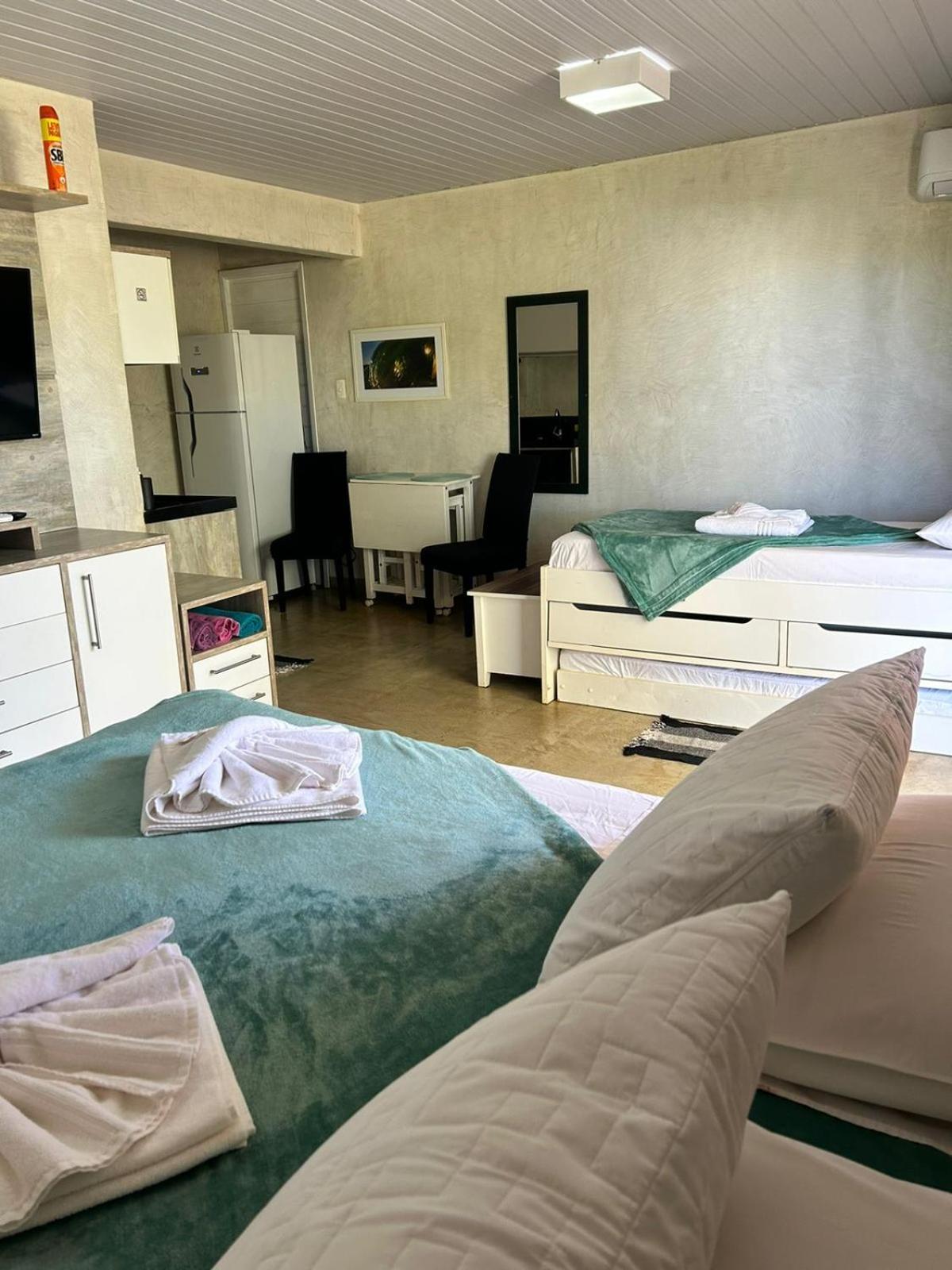 Flats Baia Dos Porcos Hotel Фернанду ди Нороня Екстериор снимка